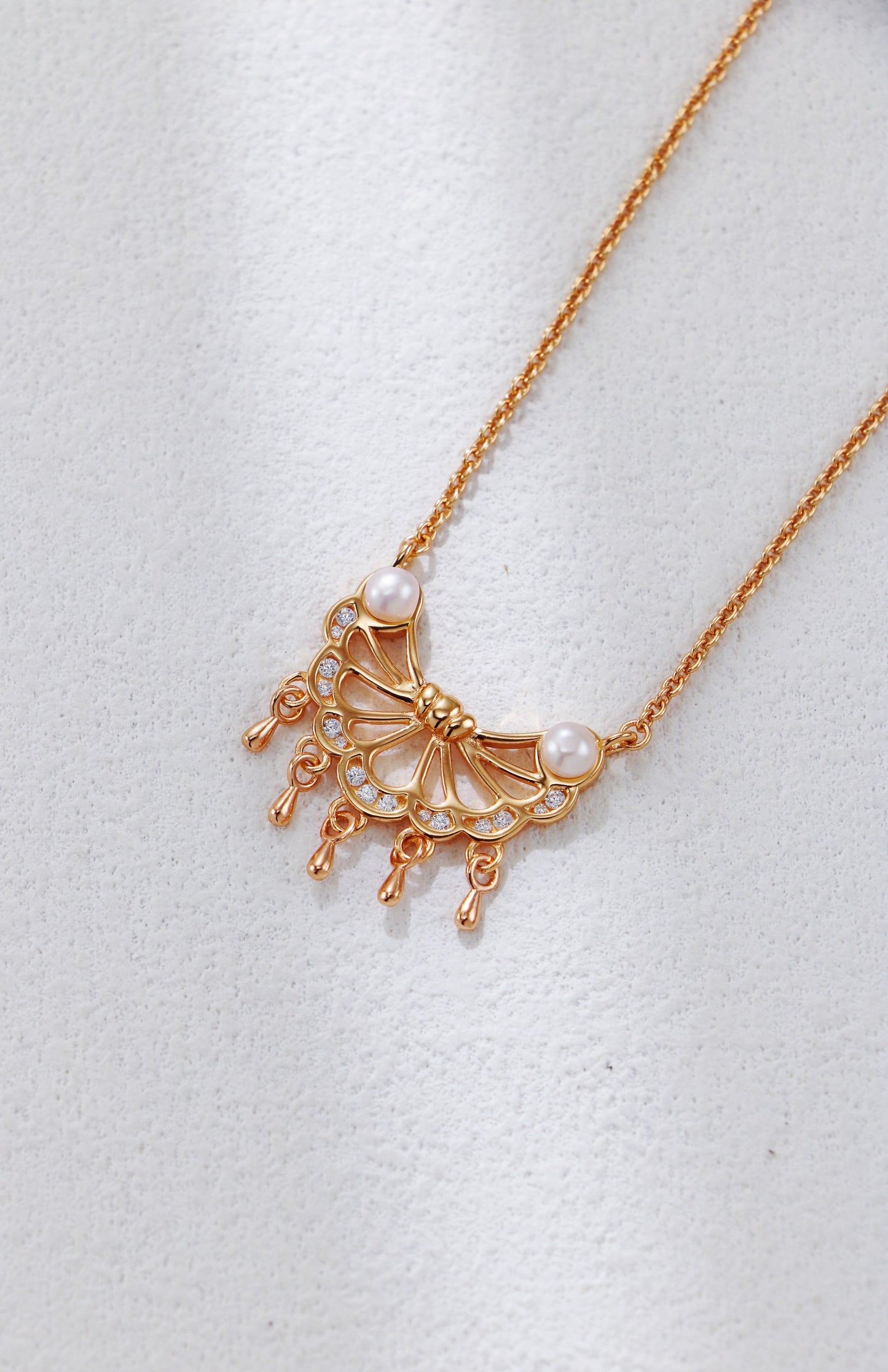 Feather Pearl Necklace