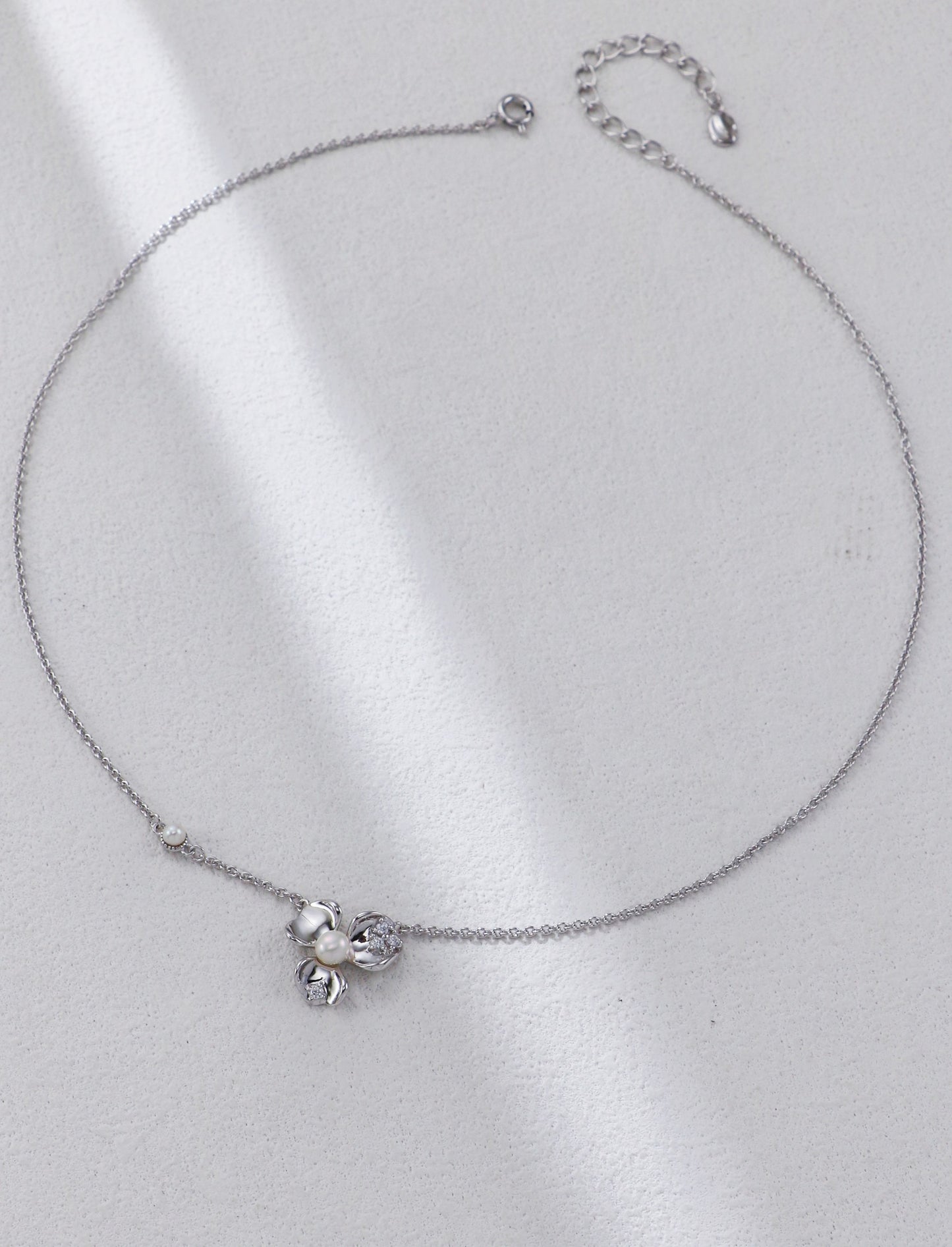 Petal-shaped Zircon Inlaid Necklace