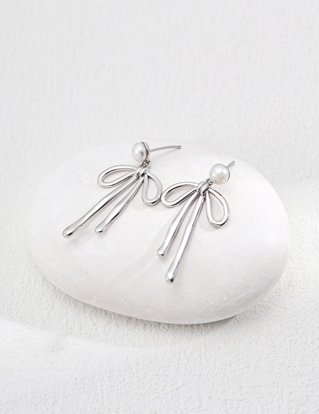 Natural Pearl Bow-Shaped Earrings