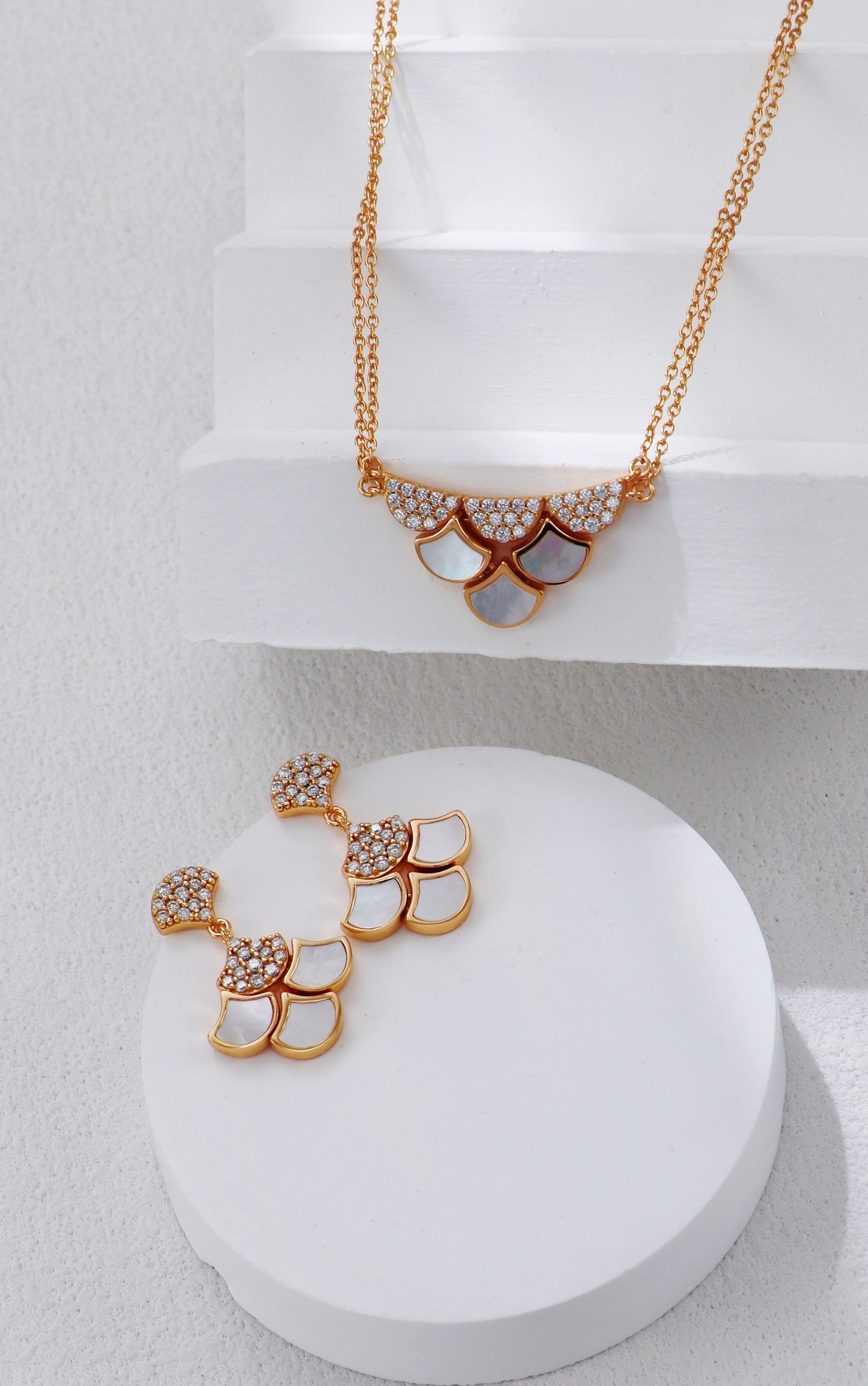 Silver-White Shell Zircon Earrings