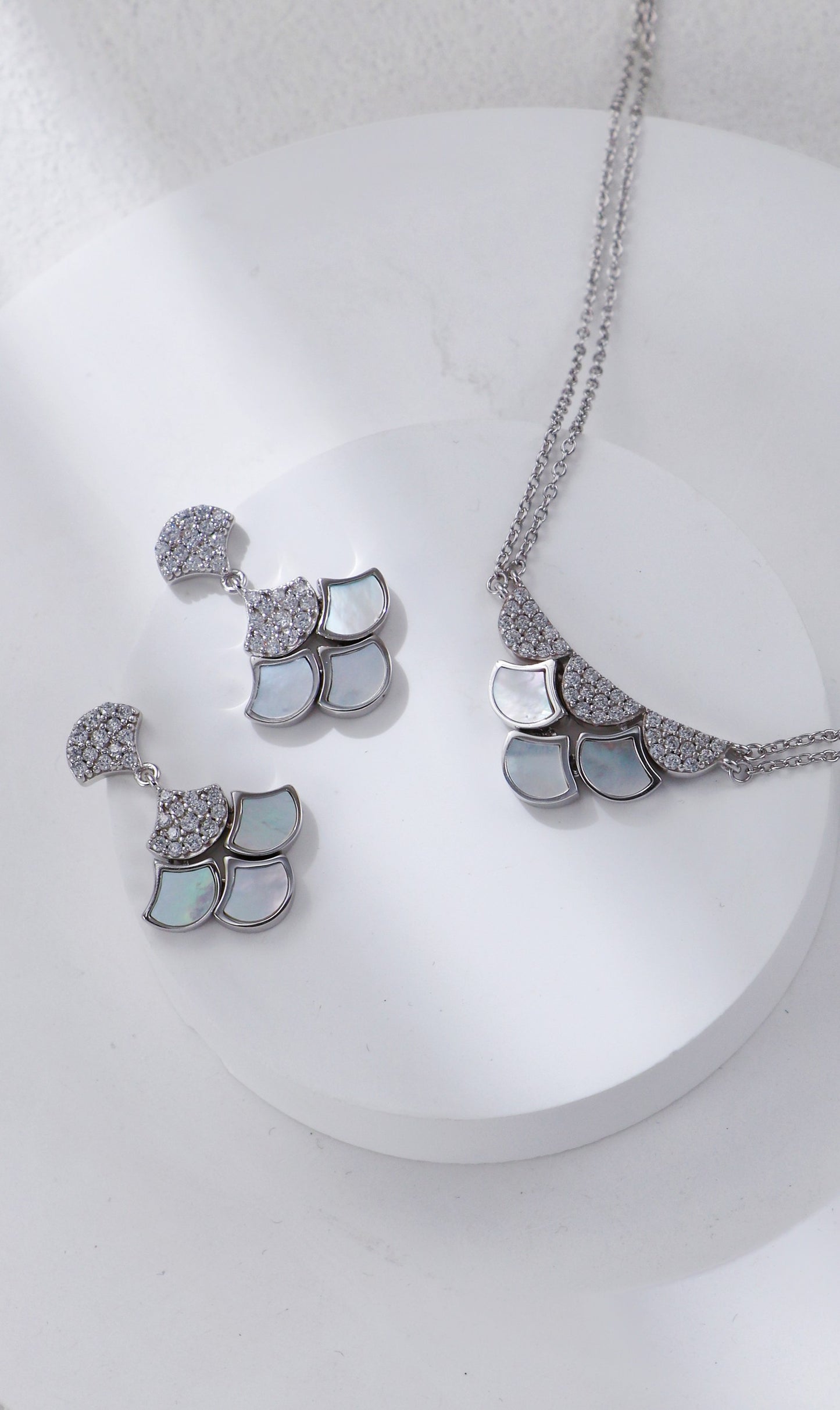 Silver-White Shell Zircon Earrings
