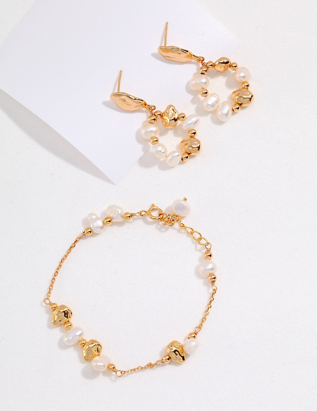 Baroque Pearl and Irregular Gold Ball Bracelet