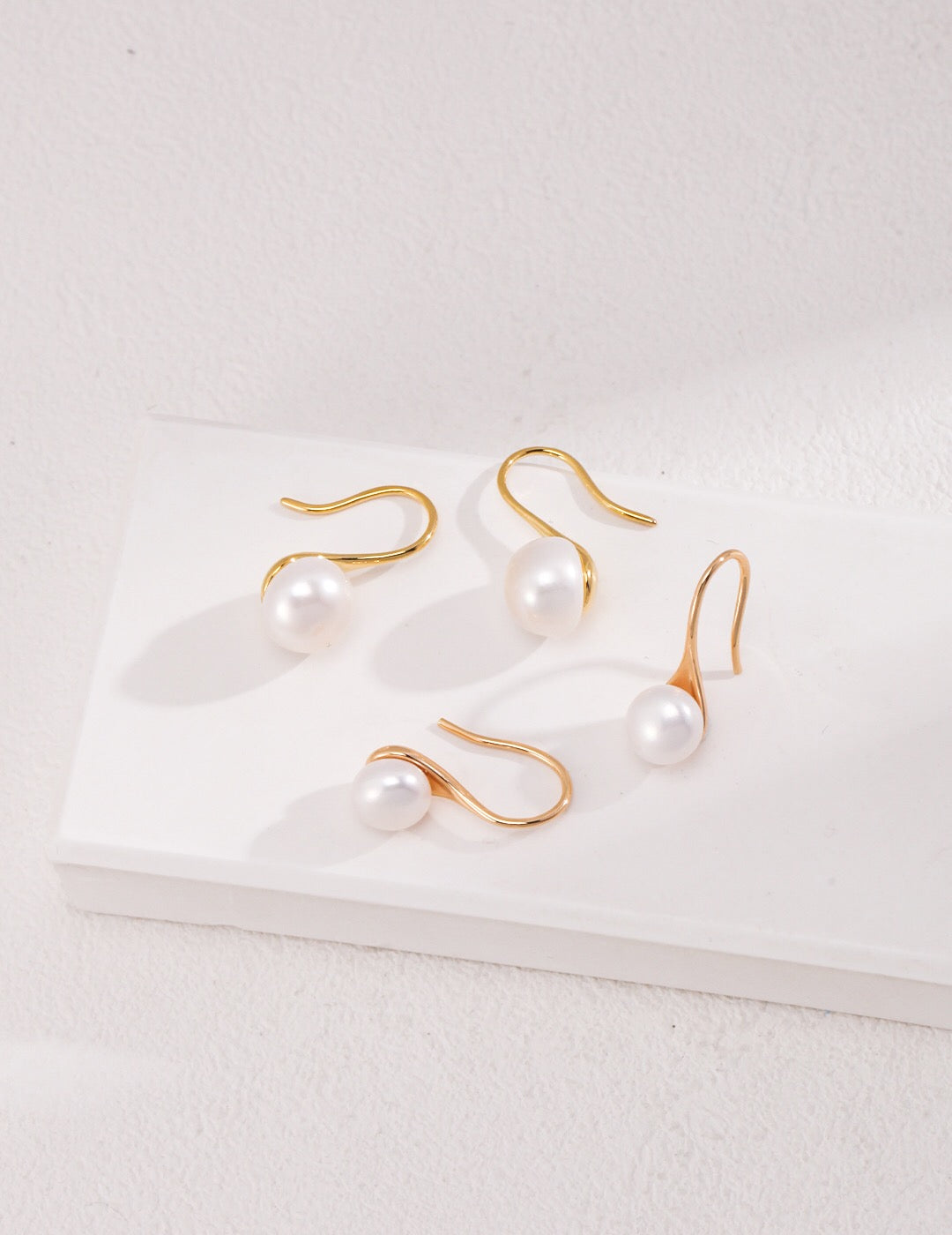 Classic High-heeled Pearl Dangle Earrings