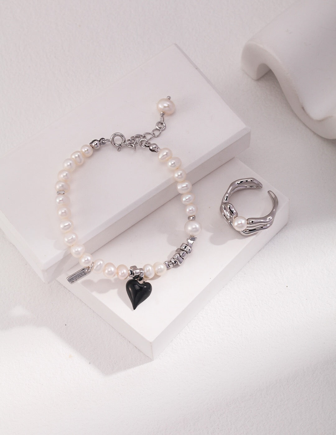 Heart Pendant Pearl Bracelet