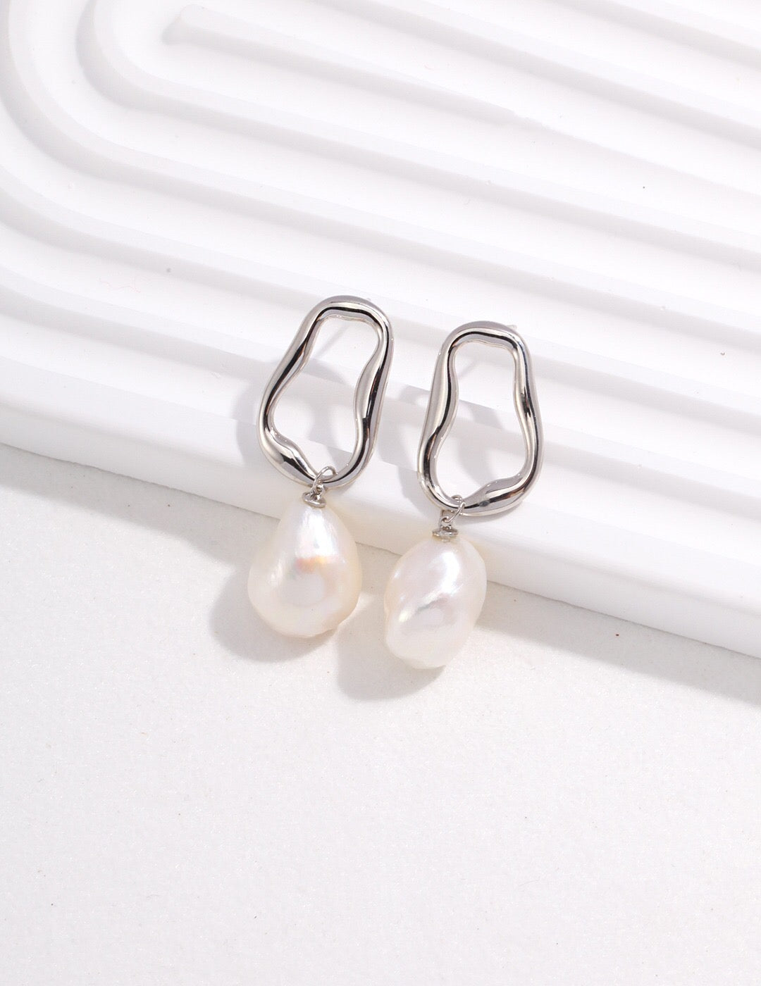 Minimalist Pearl Dangle Earrings