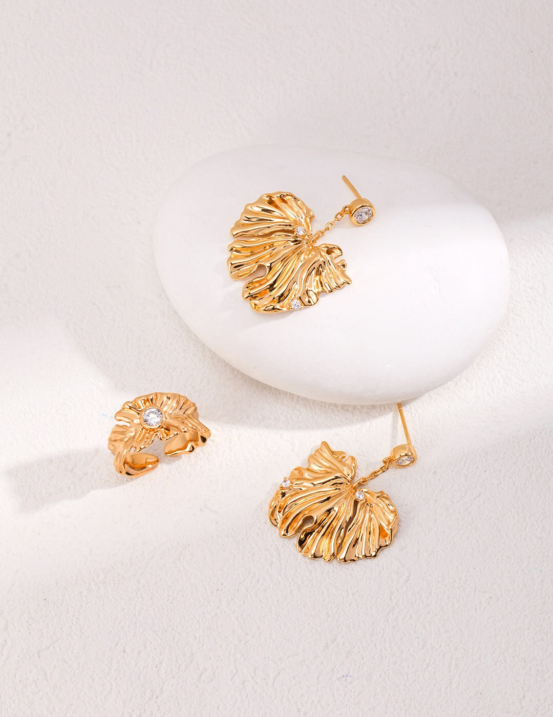 Stylish Leave Style Zircon Earrings