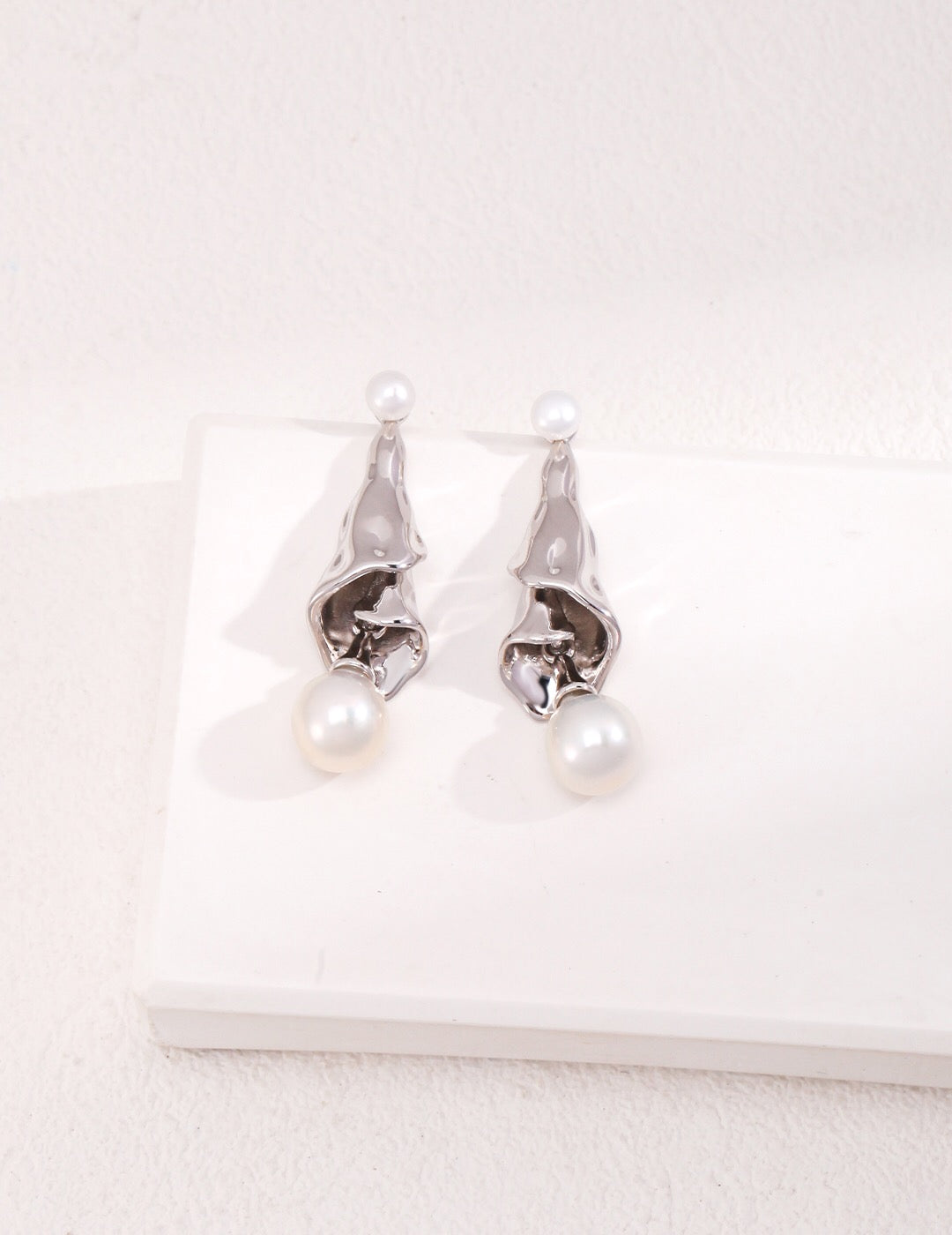 Curly Pleated Pearl Earrings