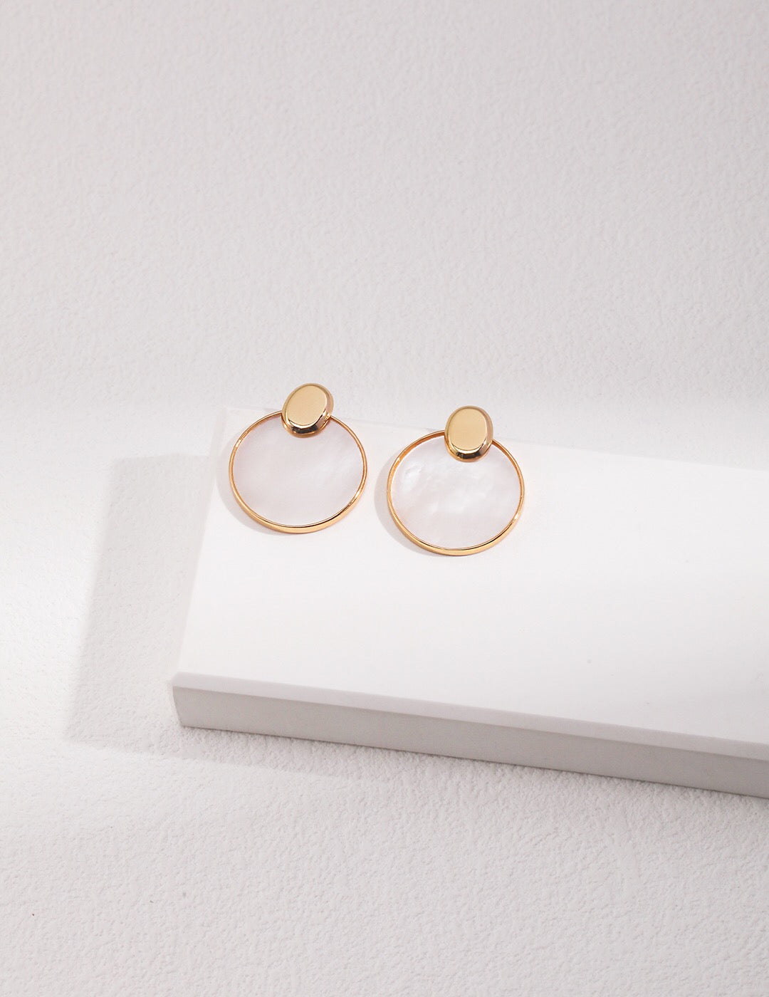 Minimalist Detachable Mother-Of-Pearl Earrings