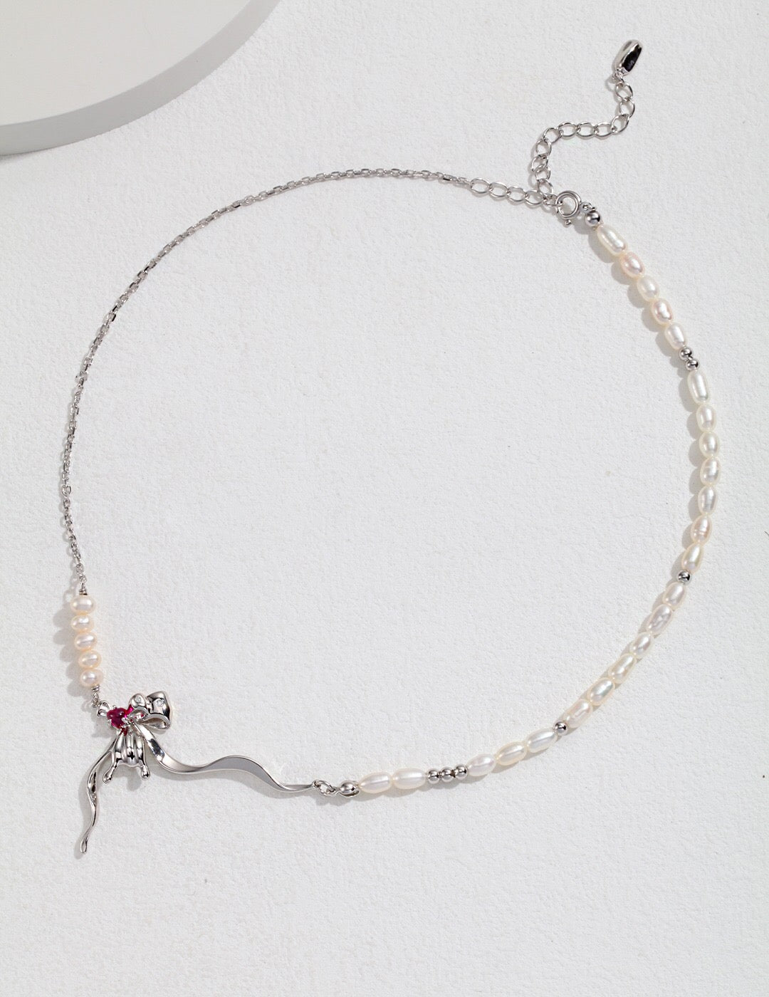 Minimalist Bow Pearl Necklace