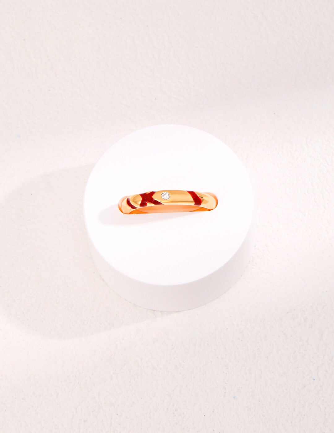 Gold Simple Intertwined Red Line Zircon Rings