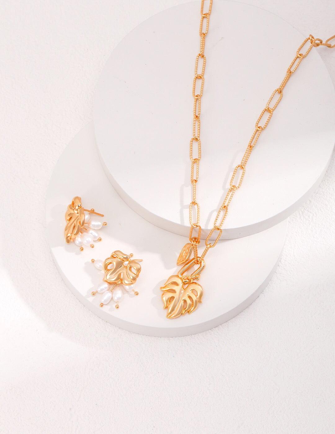 Gold Leaf Chain Pendants Necklace