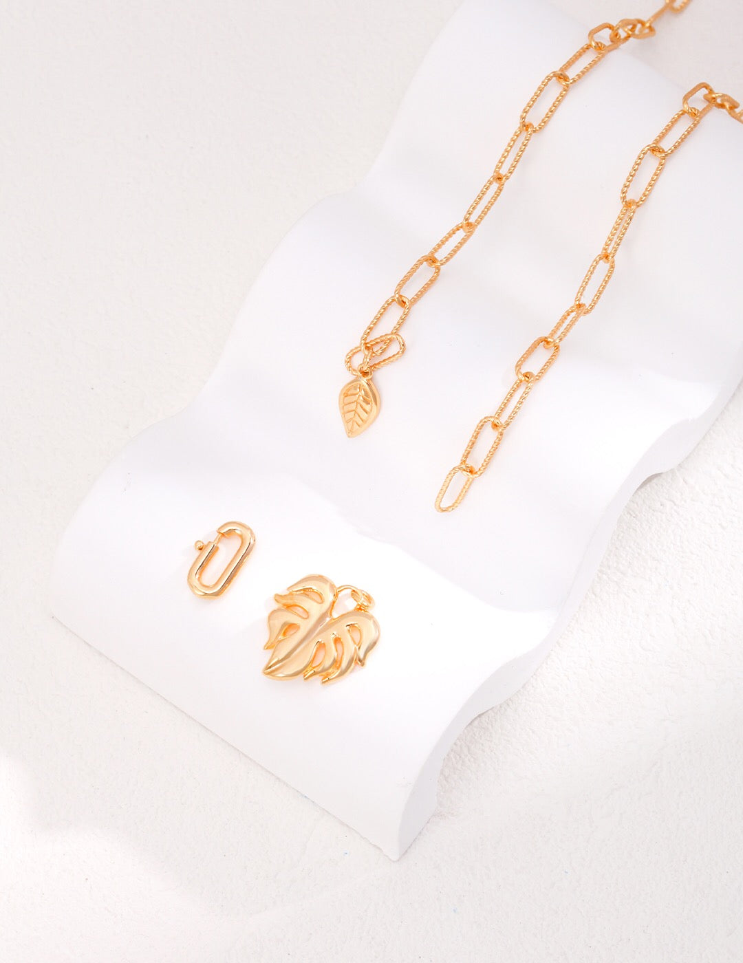 Gold Leaf Chain Pendants Necklace