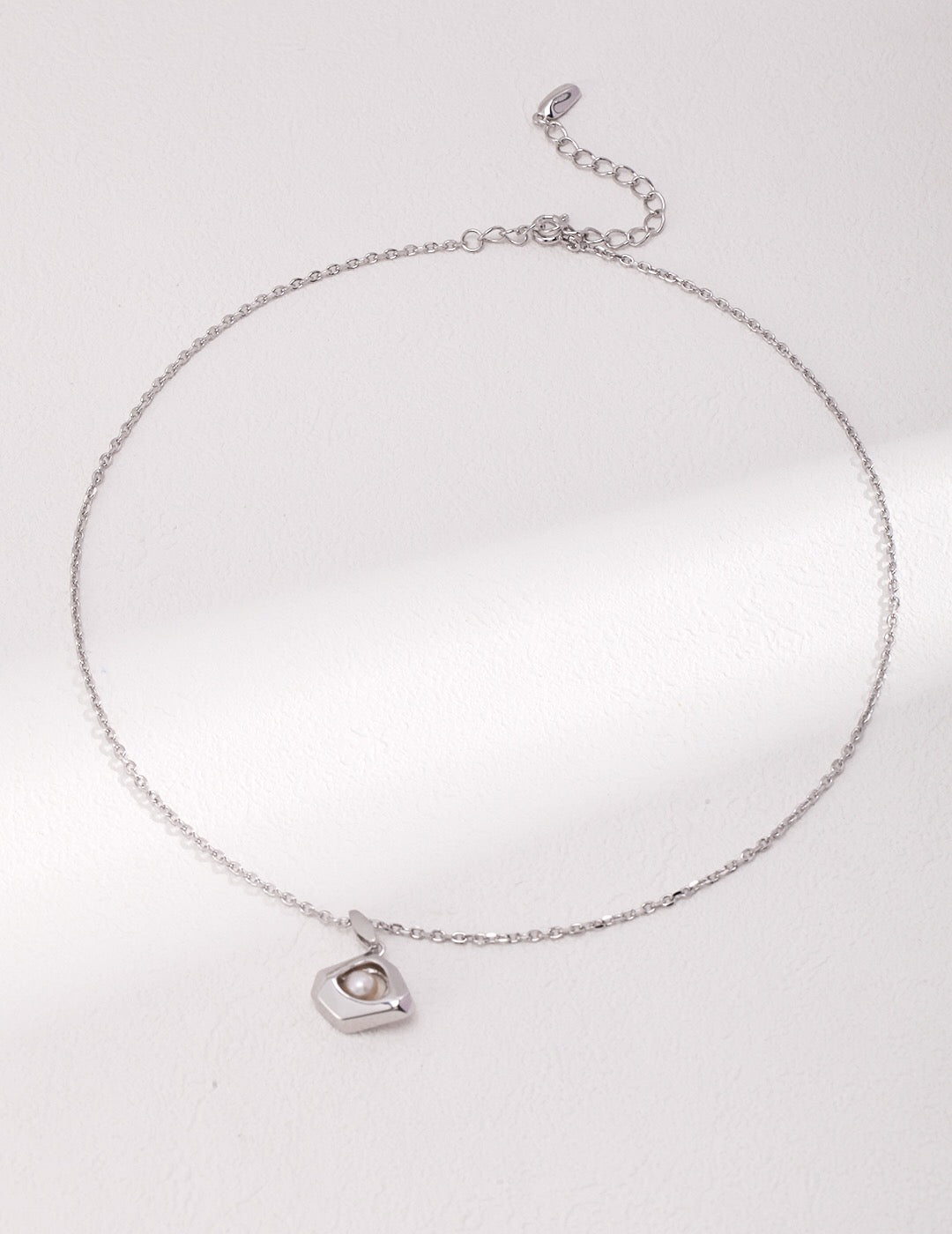 Special-shaped Hollow Pearl Necklace