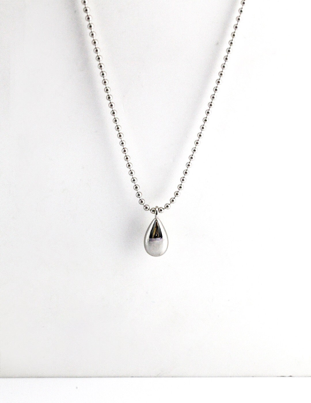 Simple Water Drop Pendant Necklace