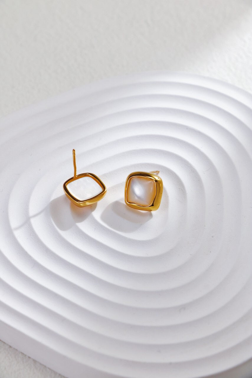 Minimalist Mother-Of-Pearl Stud Earrings
