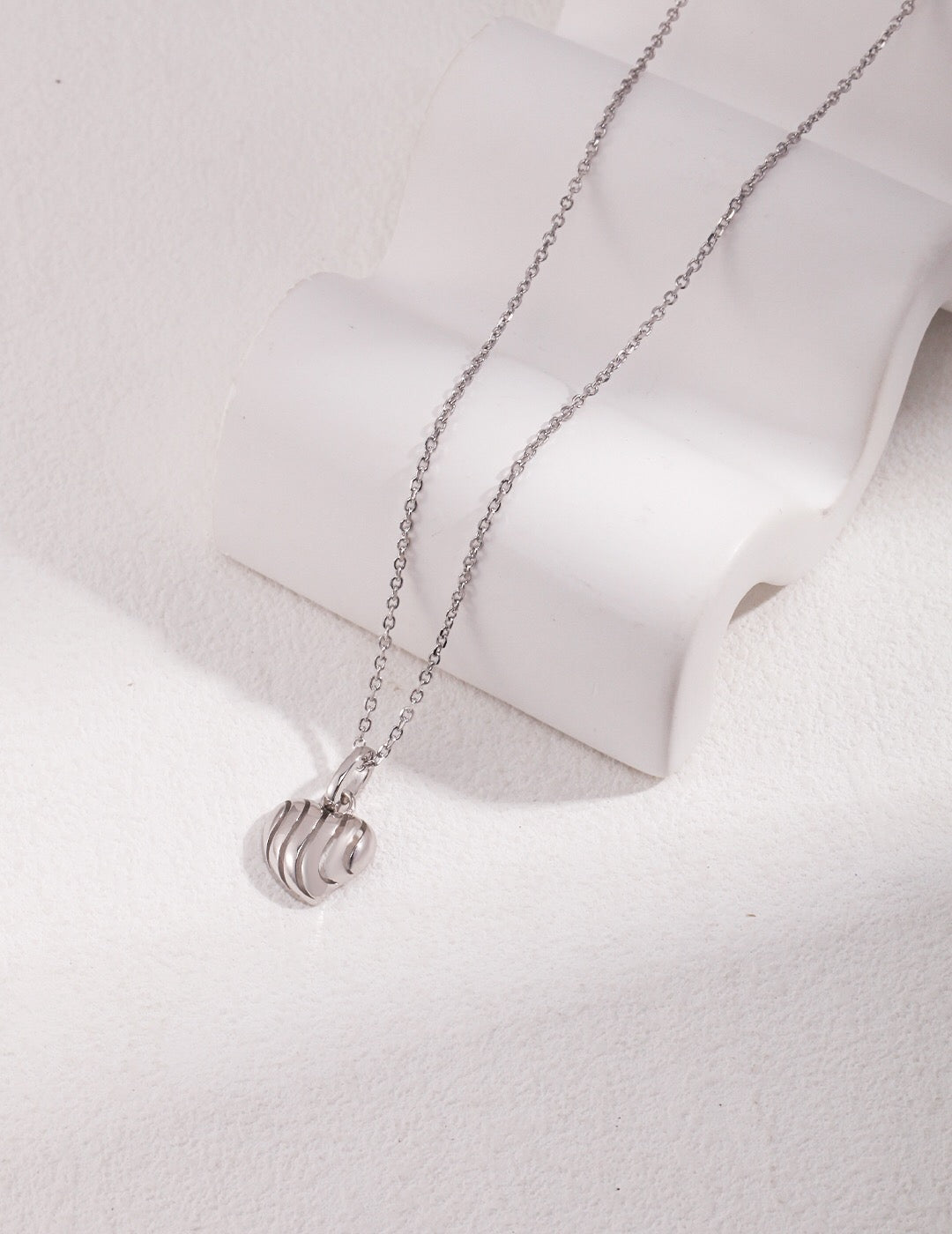 Simple Love Three-dimensional Hollow Necklace