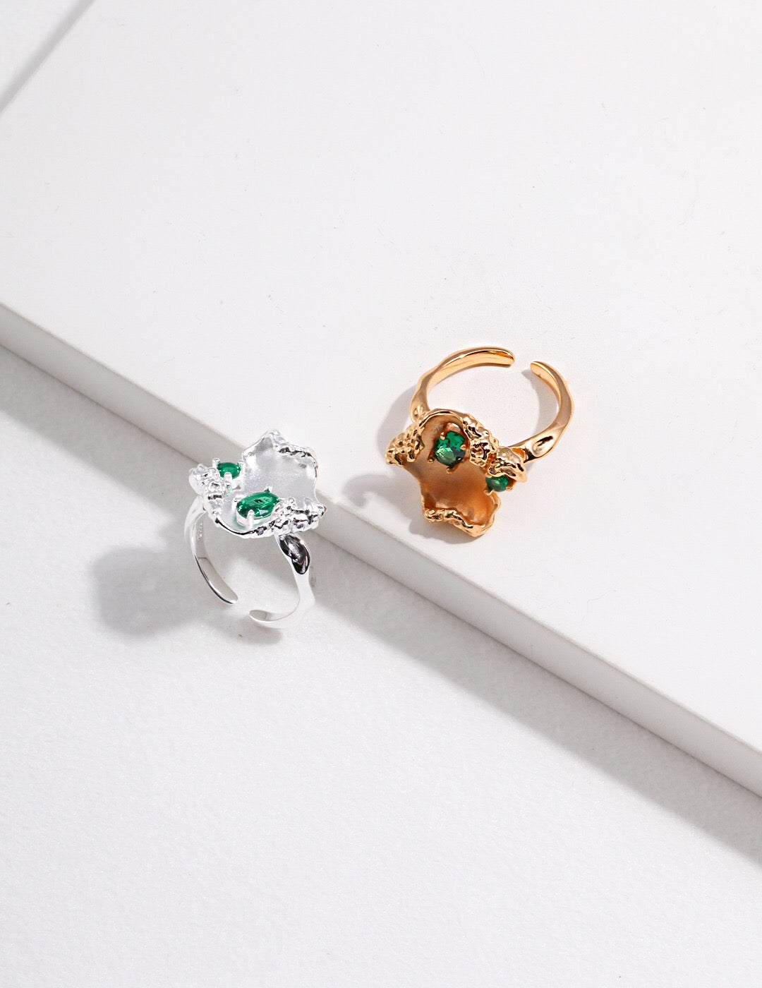 Wave Emerald Zircon Ring