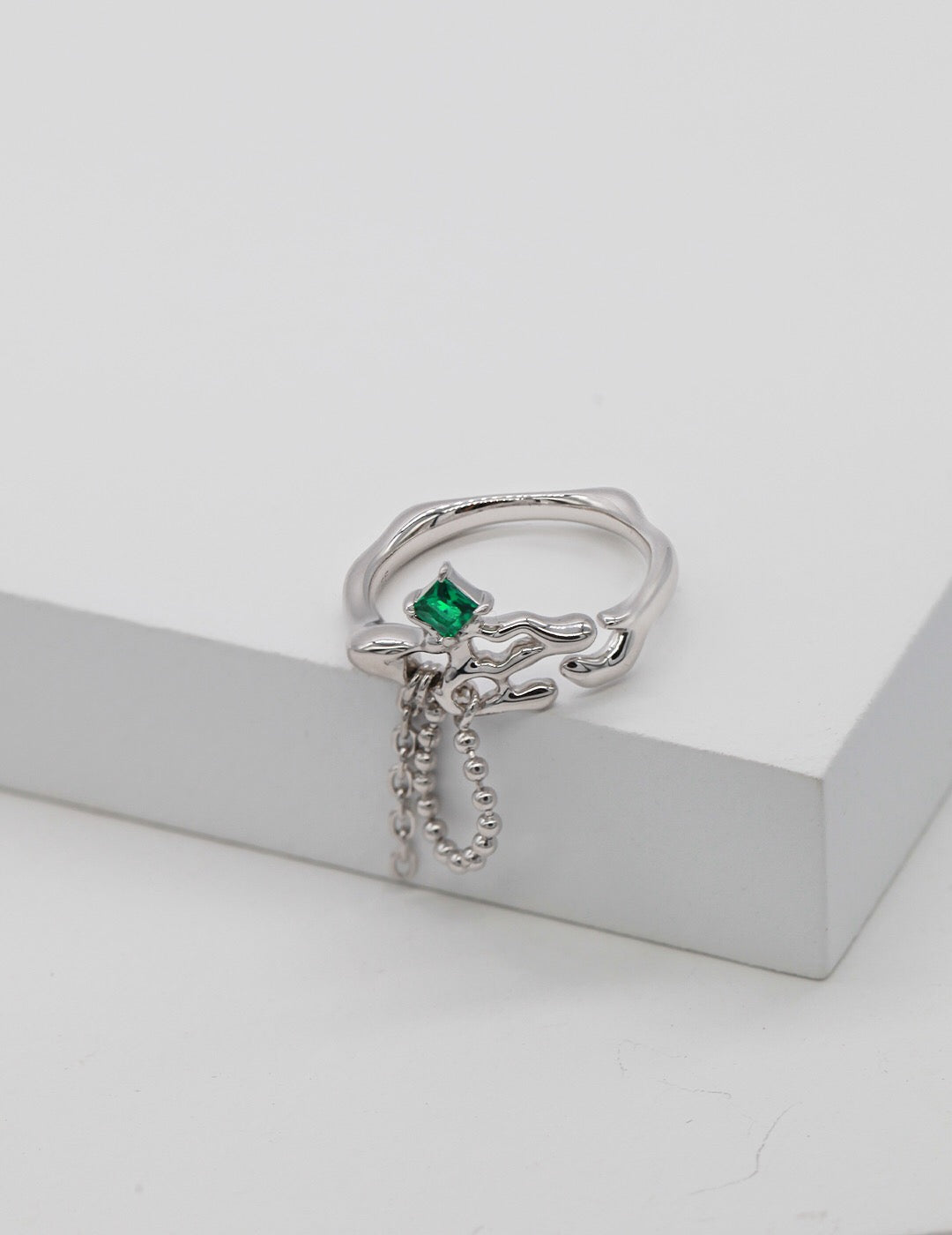 Synthetic Green Spinel Open Ring