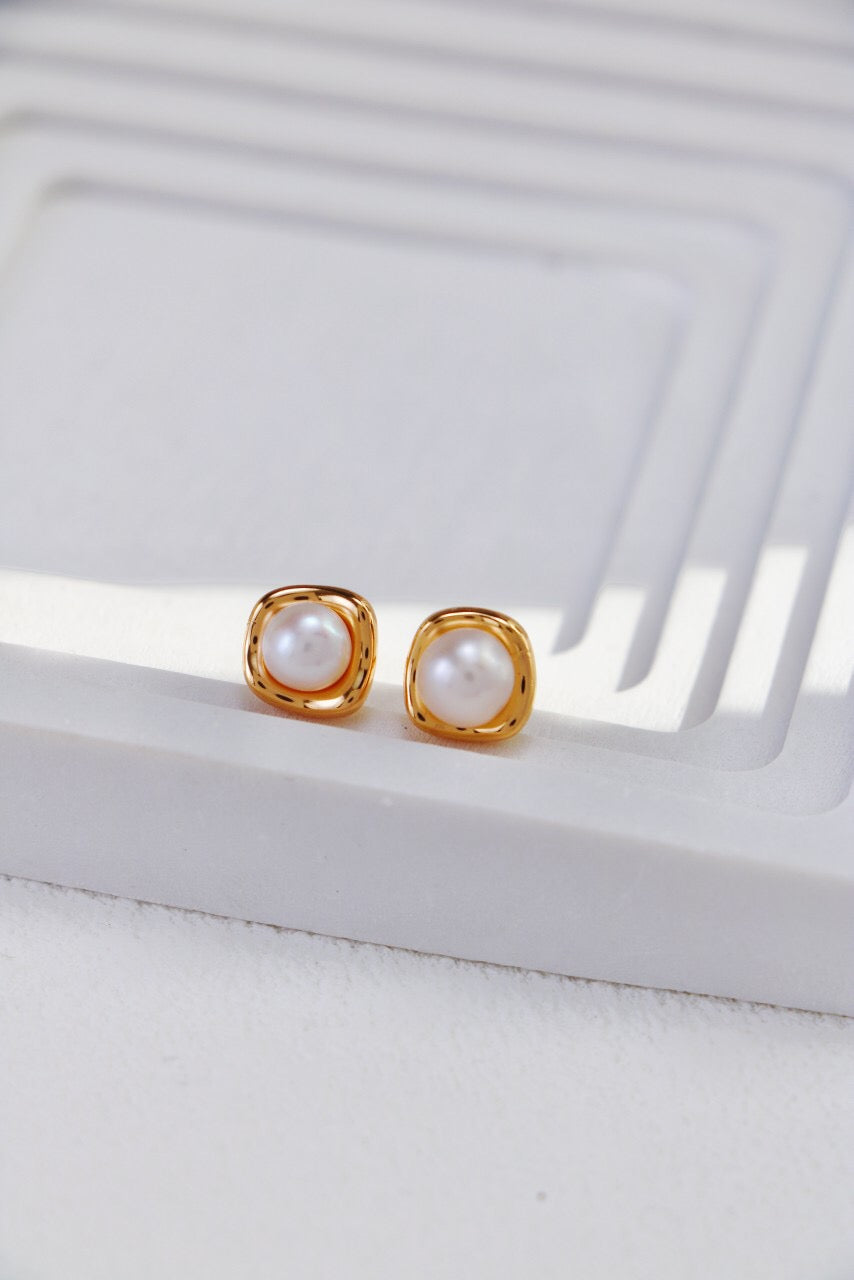 Fashion Temperament Pearl Stud Earrings