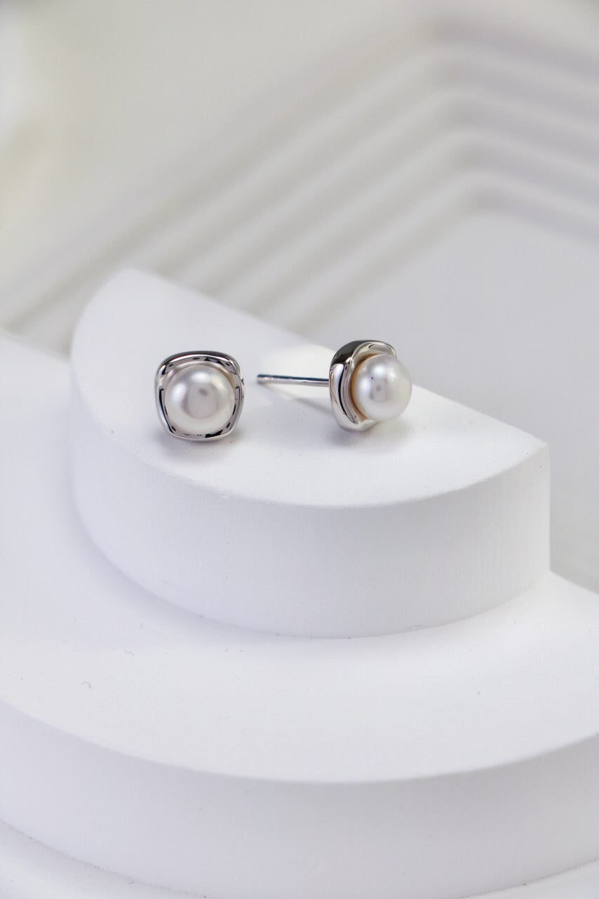 Fashion Temperament Pearl Stud Earrings