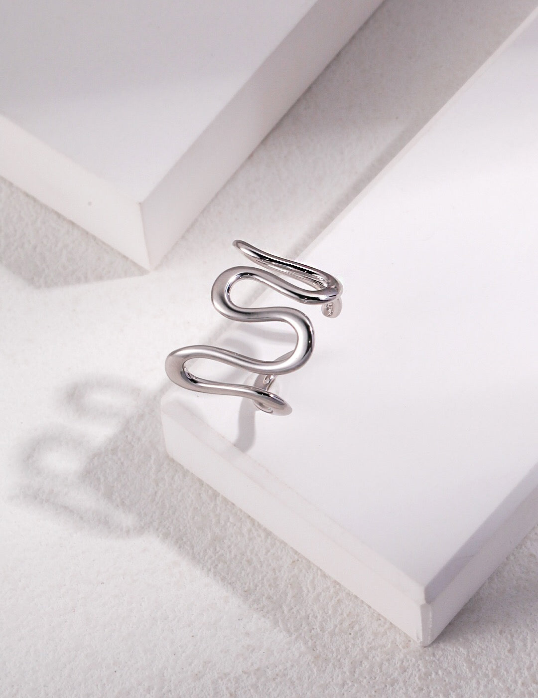 Wave Geometric Line Band Ring