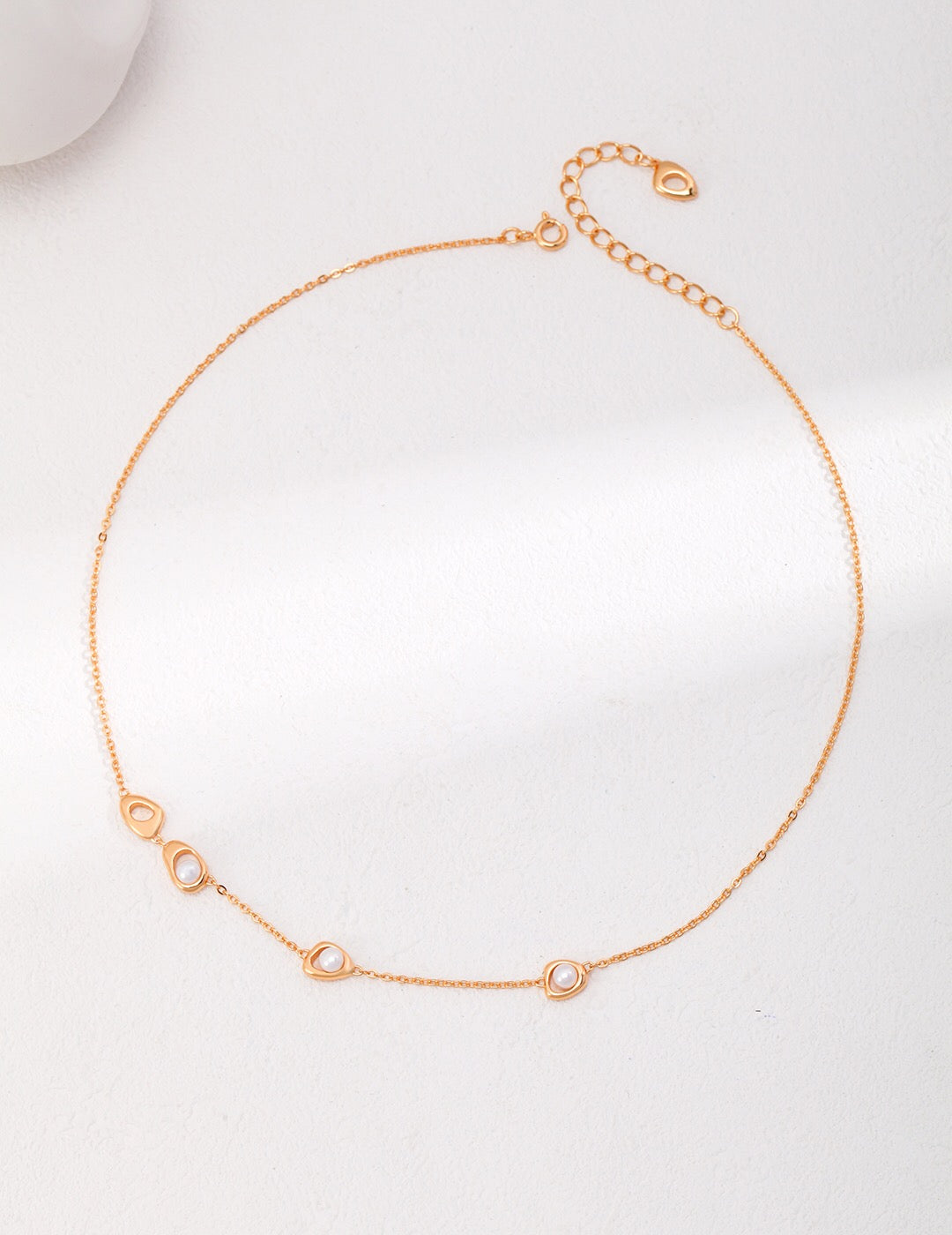 Minimalist Three Pearl Beads Necklace