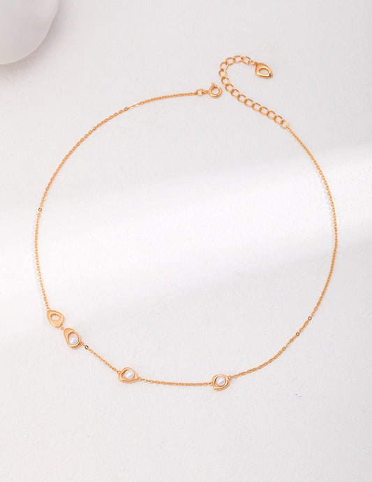 Minimalist Three Pearl Beads Necklace