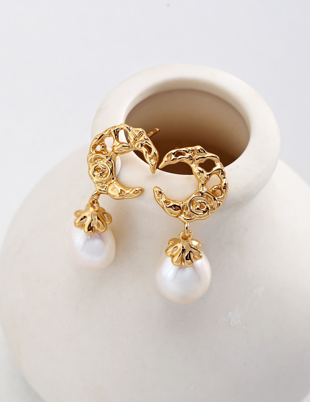 Hollow Crescent Moon Shape Pearl Earrings