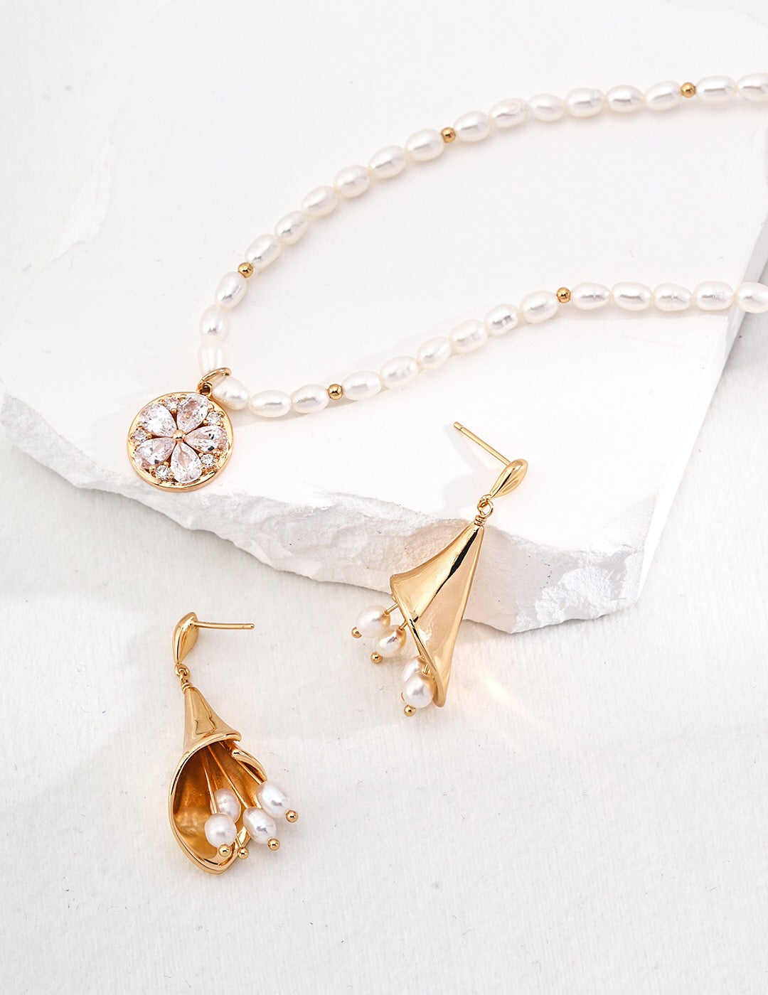 Zircon Flower Style Pearl Necklace