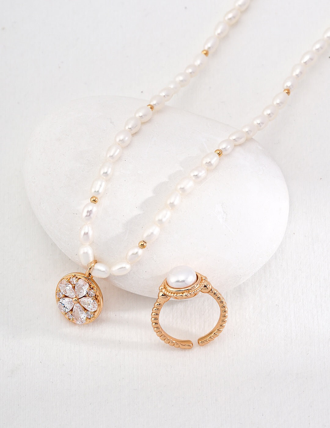 Zircon Flower Style Pearl Necklace