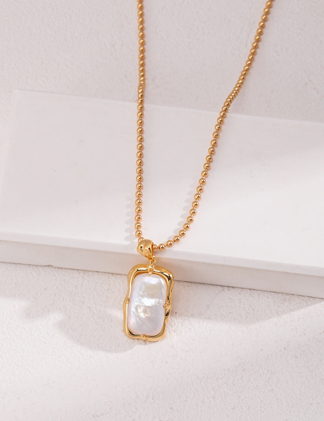 Minimalist Rectangle Pearl Necklace