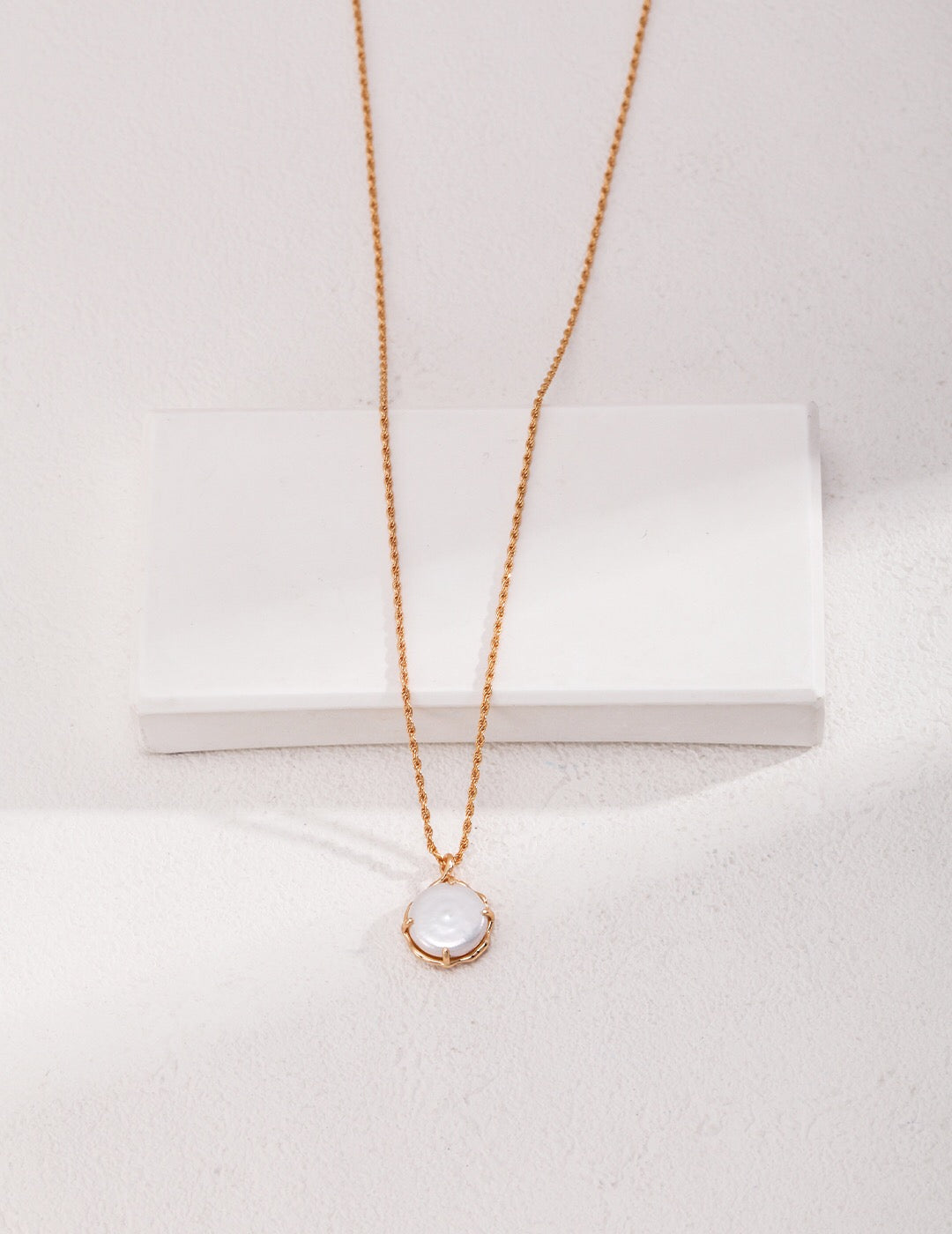 Simple Pearl Pendant Necklace