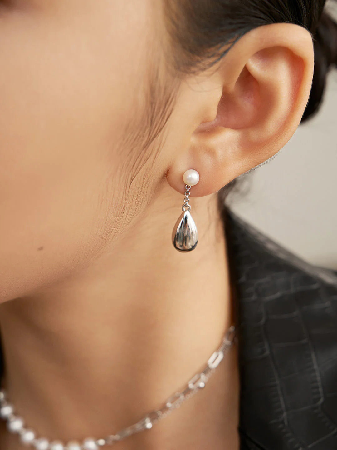 Dainty Raindrop Pearl Earrings