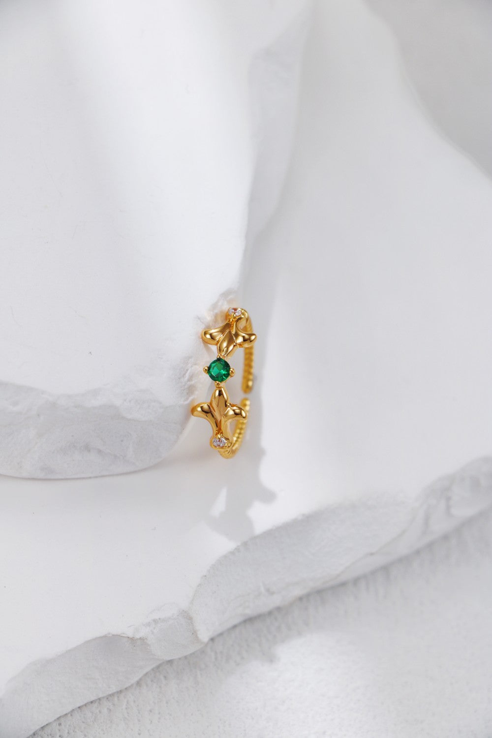 Fashionable Green Zirconia Ring