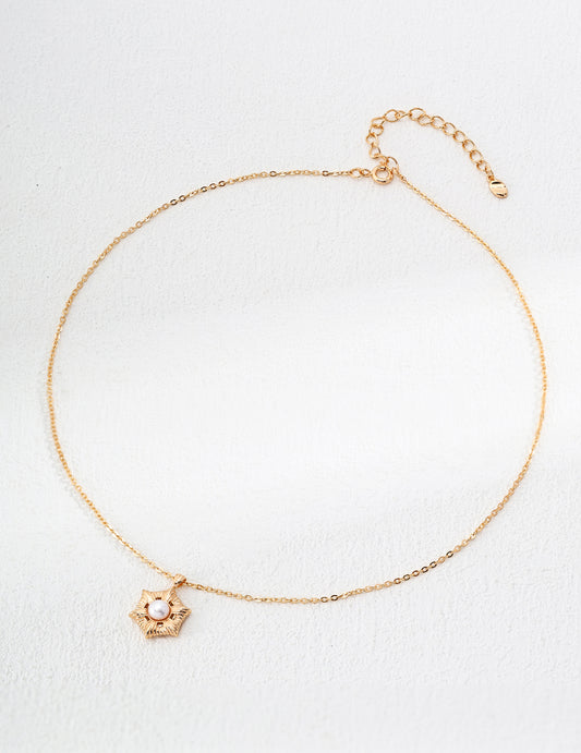 Minimalist Sunburst Pattern Pearl Necklace
