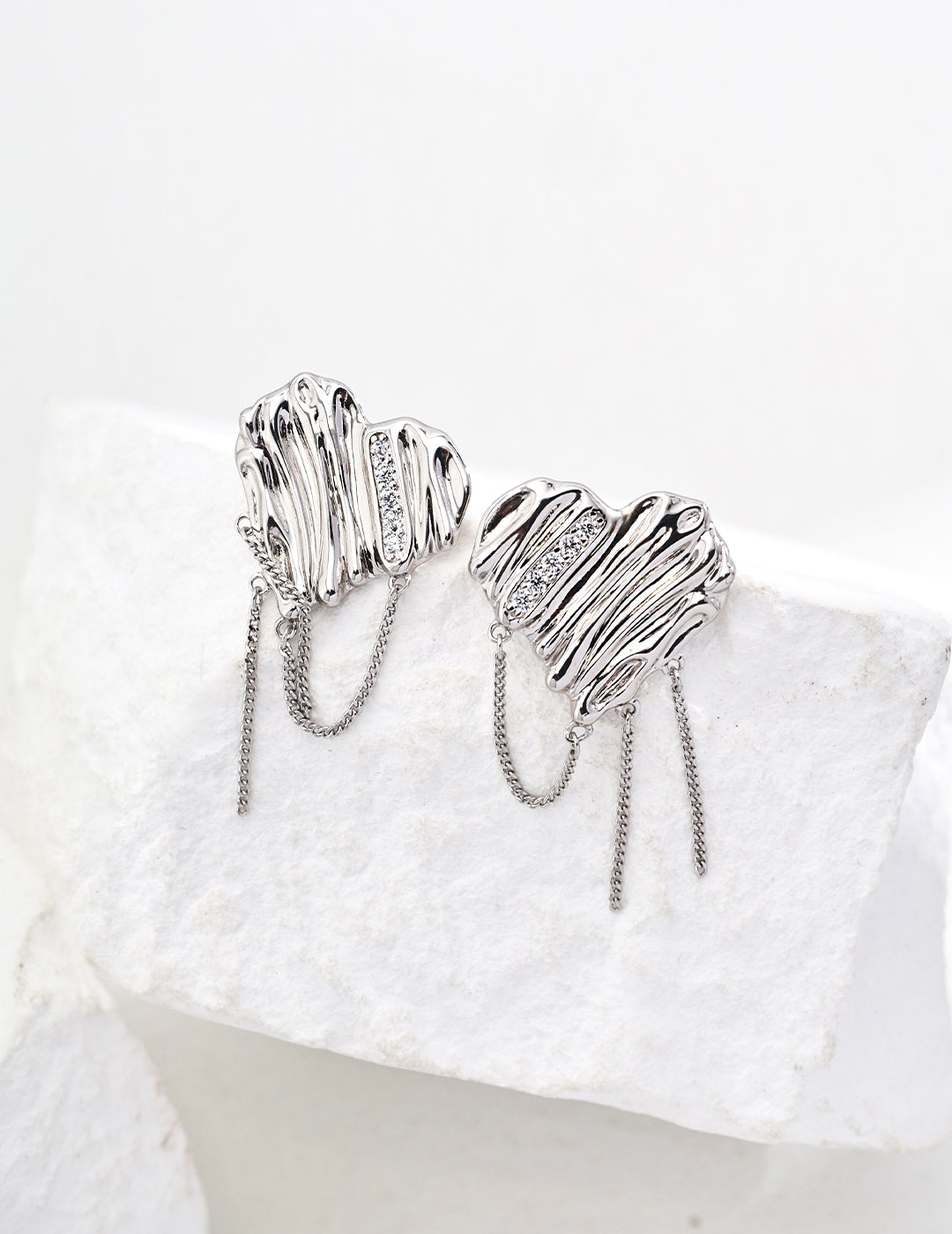 Simple Heart-Shaped Zircon Earrings