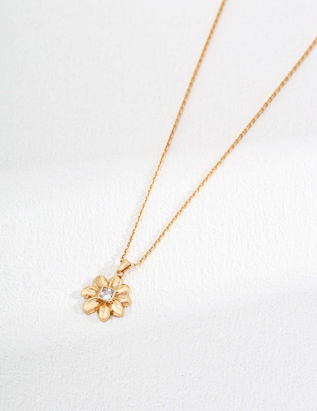 Flower Shape Zircon Necklace