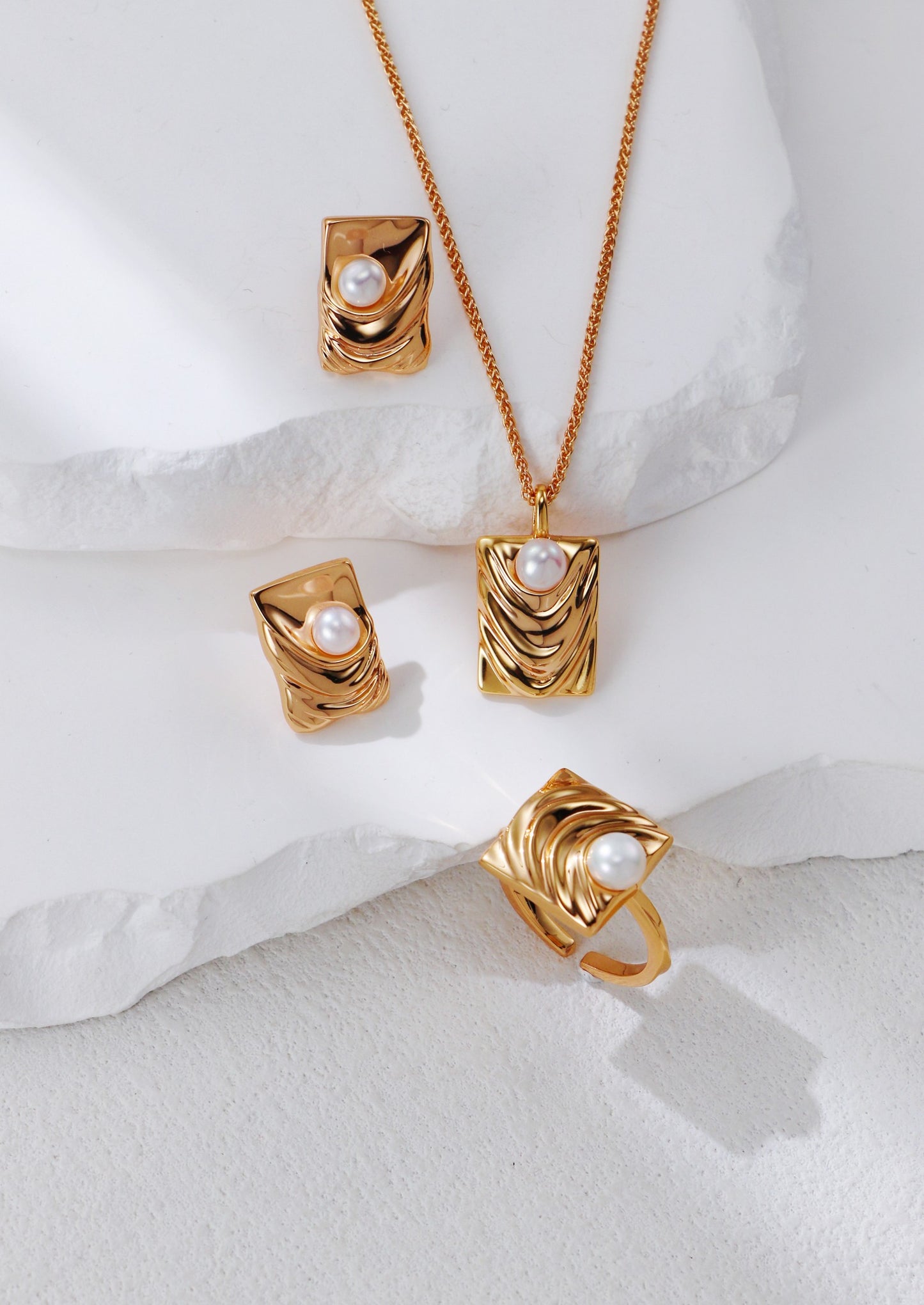 Modern Ripple Pearl Statement Ring
