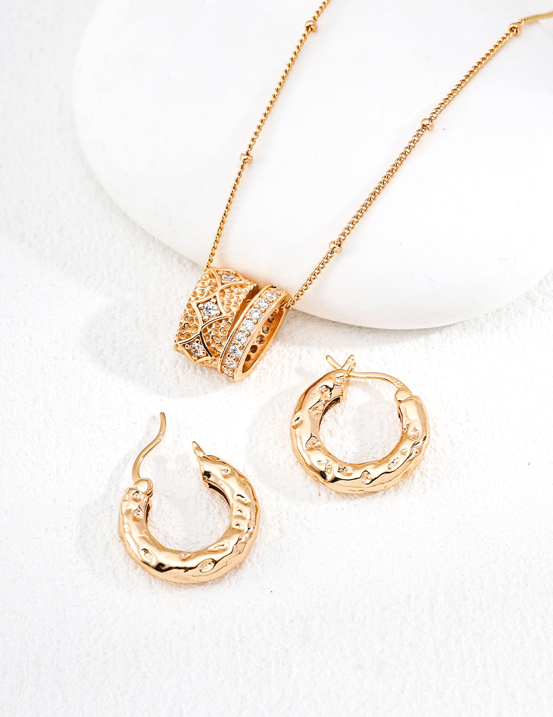 Minimal Zircon Hoop Earrings