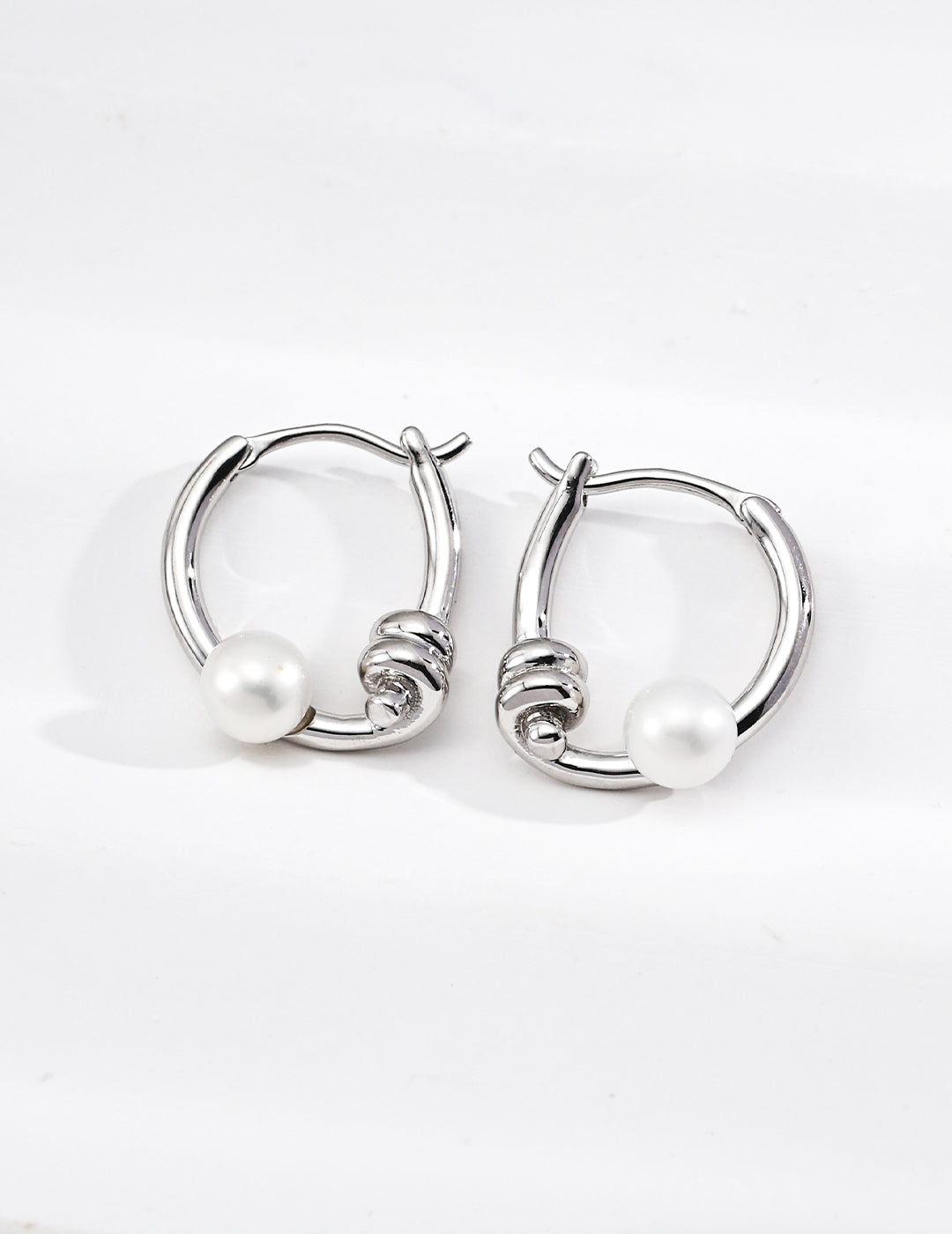 Minimal Twist Pearl Earrings