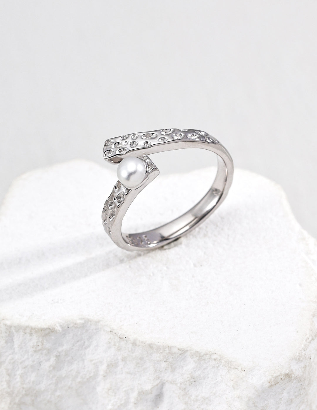 Twist Open Pearl Texture Ring
