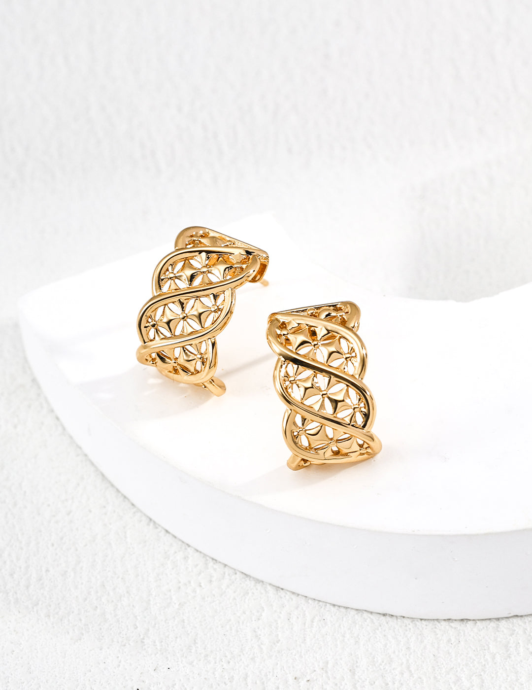 Twisted Totem Pattern Hoop Earrings