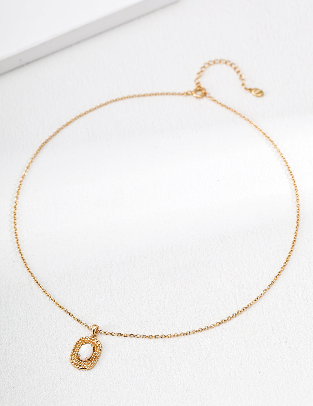 Vintage Woven Texture Gemstone Pendant Necklace