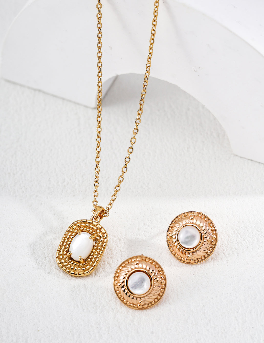 Vintage Woven Texture Gemstone Pendant Necklace