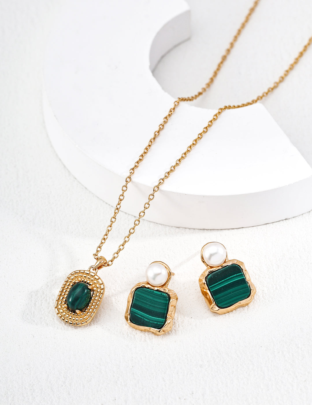 Vintage Woven Texture Gemstone Pendant Necklace