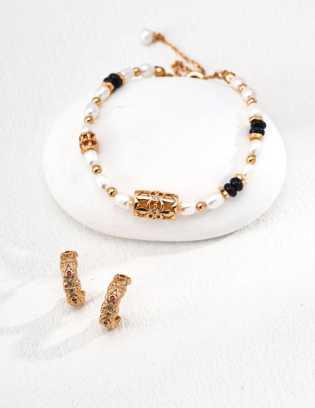 Vintage Rock-Texture Red Zircon Hoop Earrings