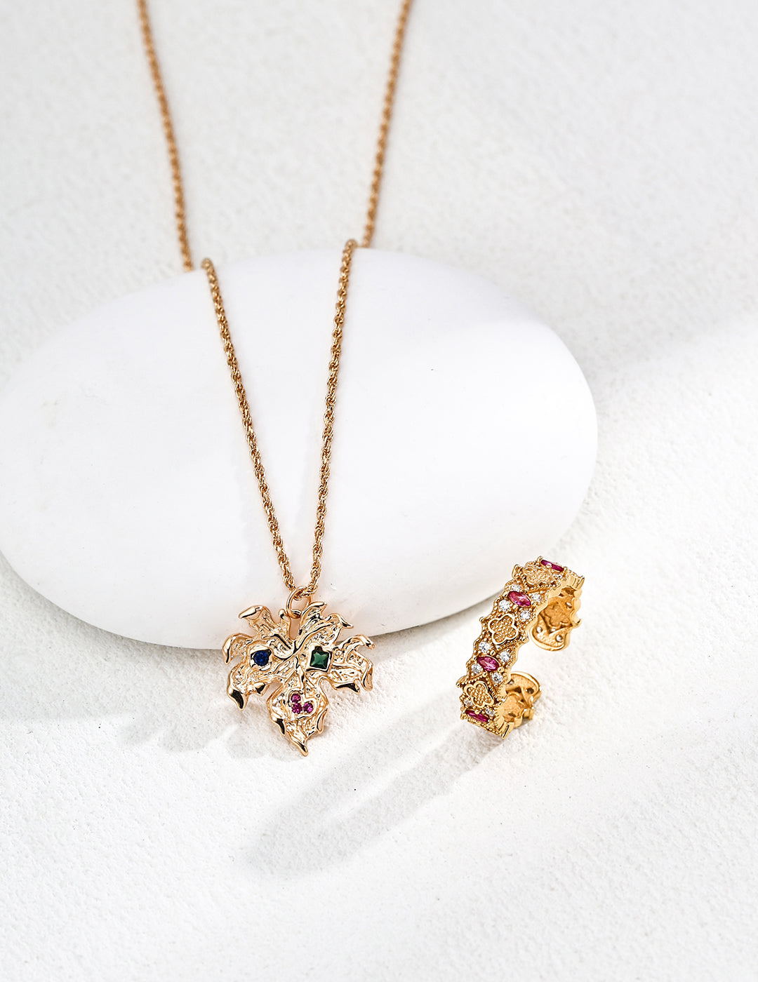 Vintage Leaf Zircon Pendant Necklace
