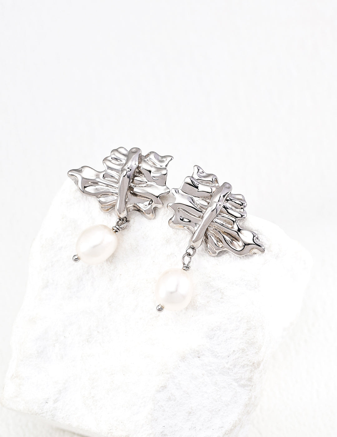 Wavy Leaf Design Pearl Earrings