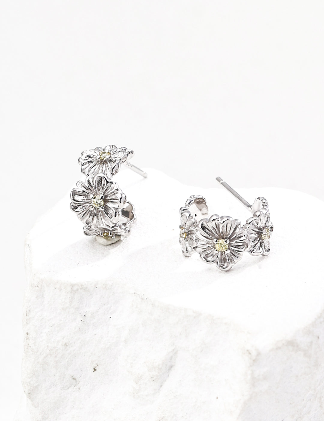 Daisy-Shaped Zircon Stud Earrings