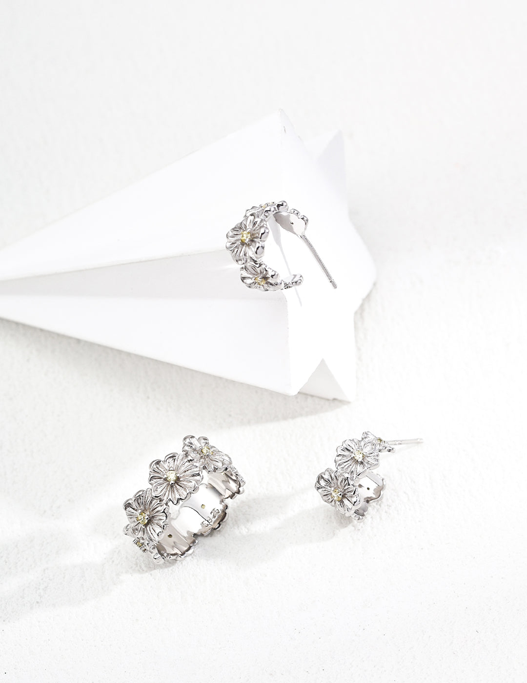 Daisy-Shaped Zircon Stud Earrings